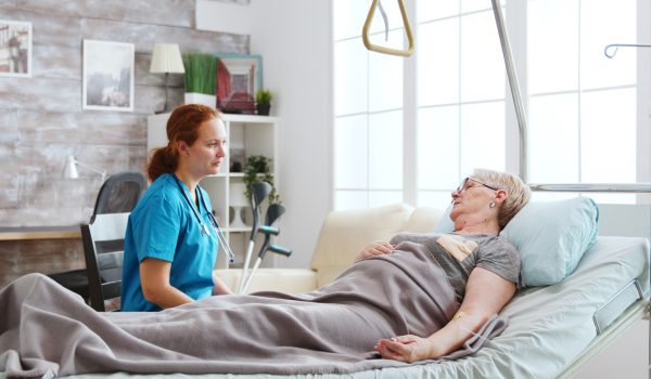 nurse-retirement-home-talking-with-old-lady-high-intensity-web